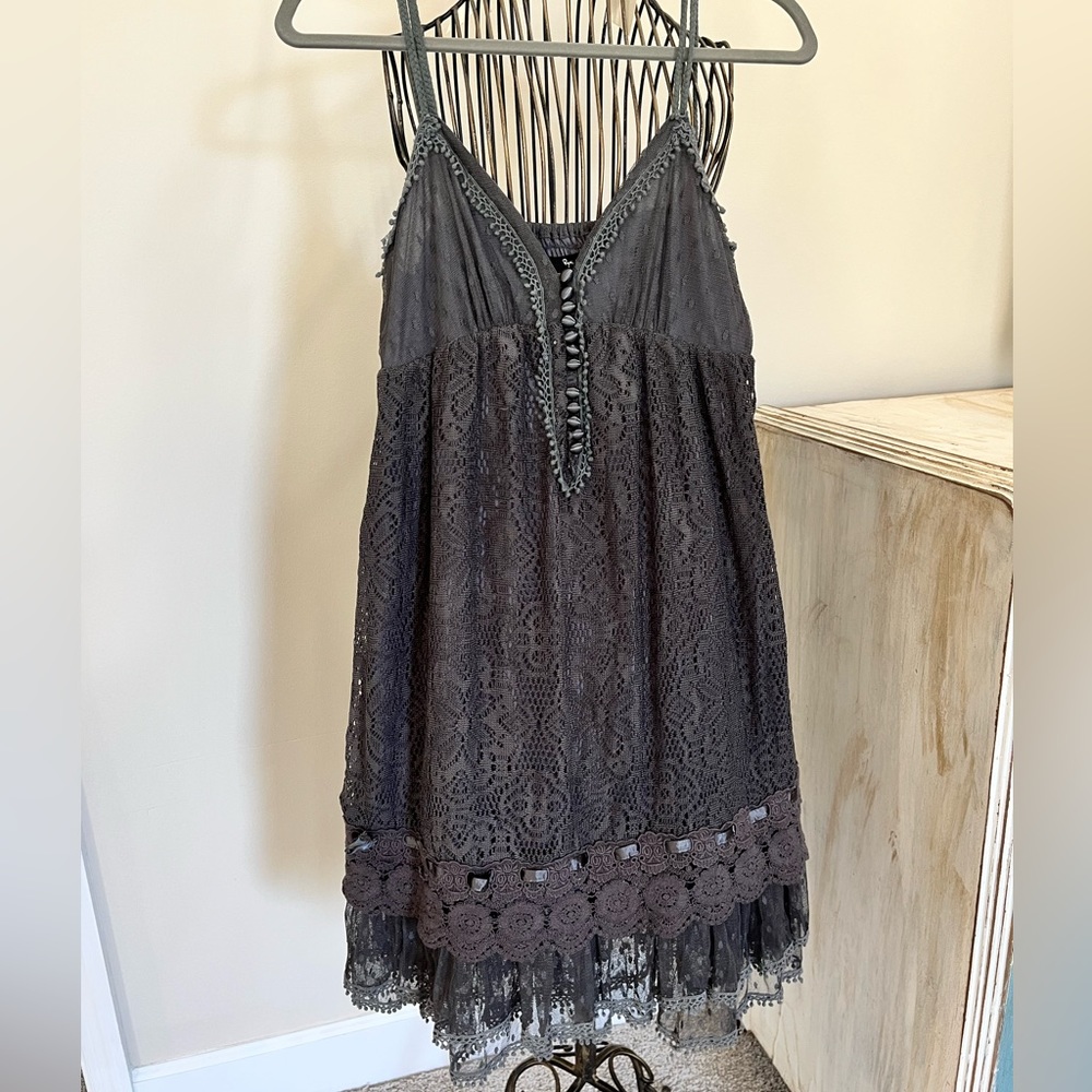 Rye strap dress; mixes of materials; lined